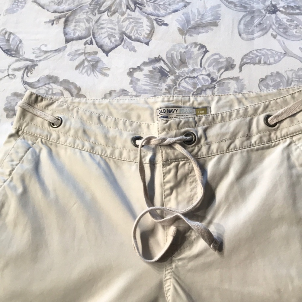 Old Navy cute detail capris 4